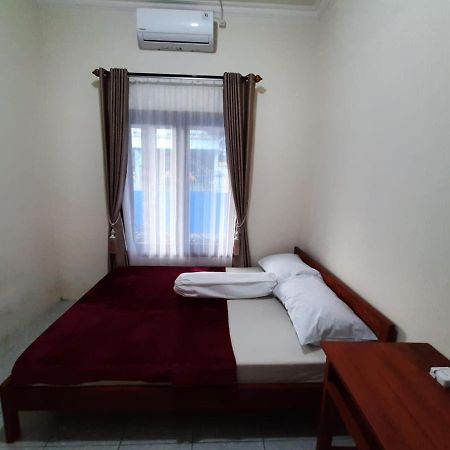 999 Khs Homestay ギリマヌク エクステリア 写真