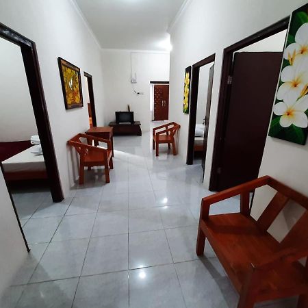 999 Khs Homestay ギリマヌク エクステリア 写真