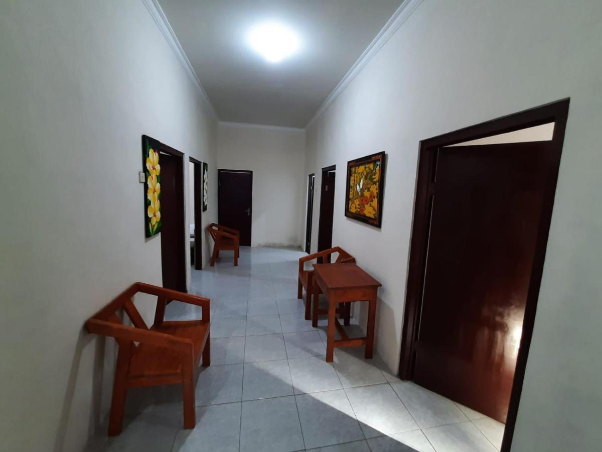 999 Khs Homestay ギリマヌク エクステリア 写真