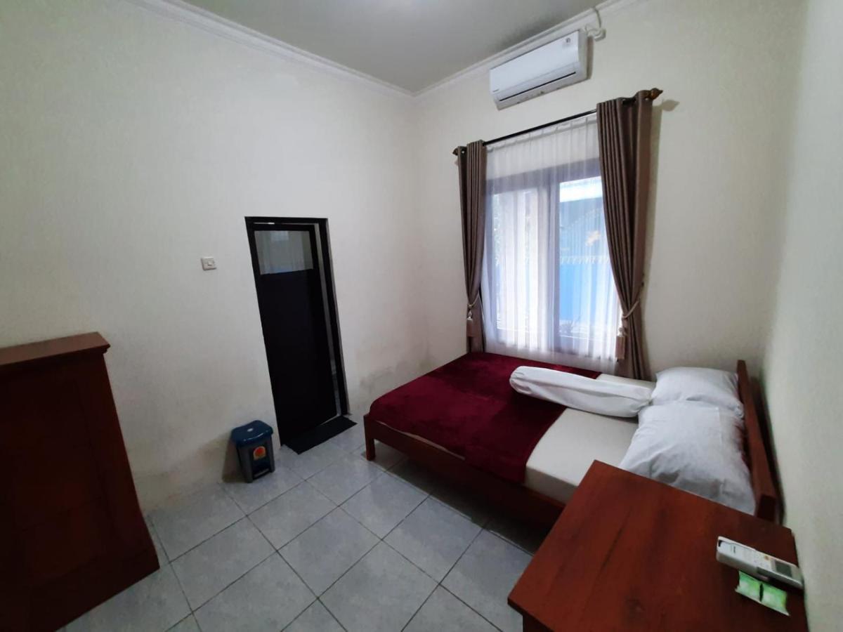 999 Khs Homestay ギリマヌク エクステリア 写真