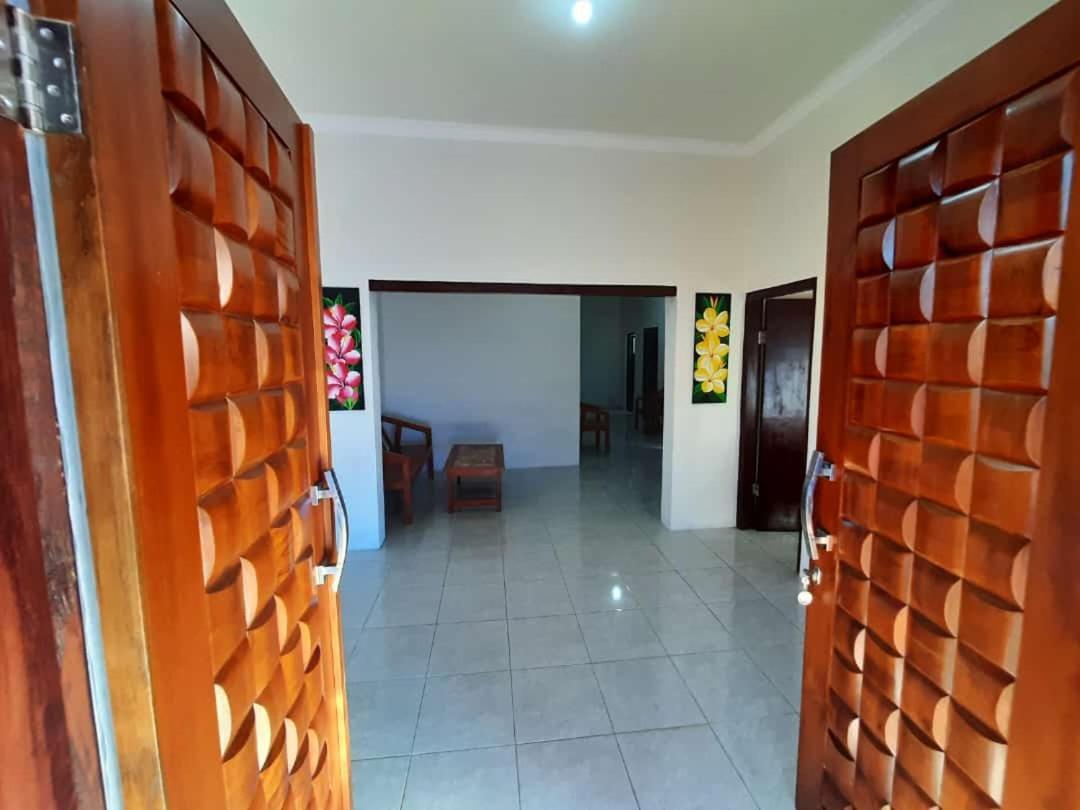 999 Khs Homestay ギリマヌク エクステリア 写真