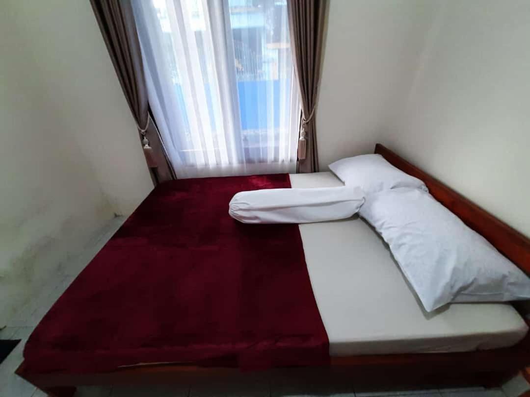 999 Khs Homestay ギリマヌク エクステリア 写真