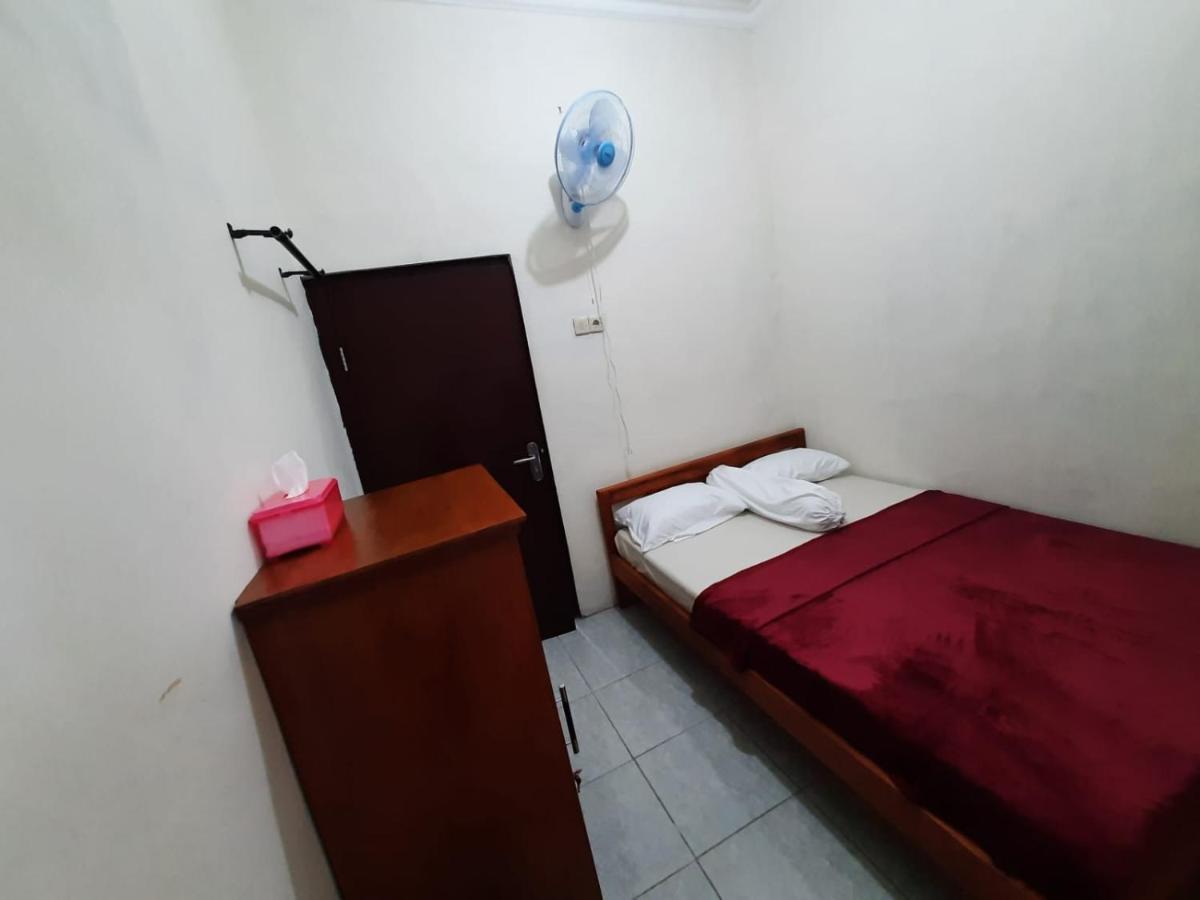 999 Khs Homestay ギリマヌク エクステリア 写真