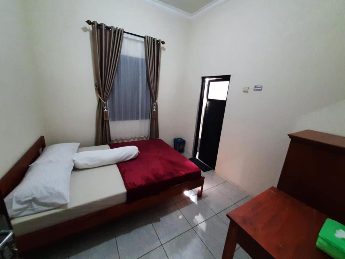 999 Khs Homestay ギリマヌク エクステリア 写真