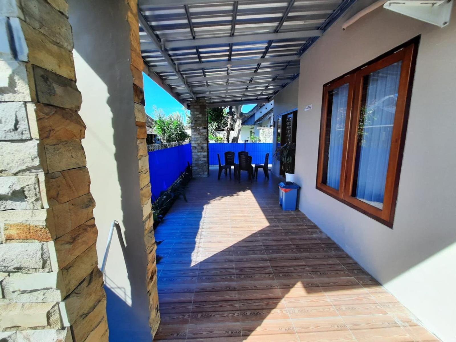 999 Khs Homestay ギリマヌク エクステリア 写真