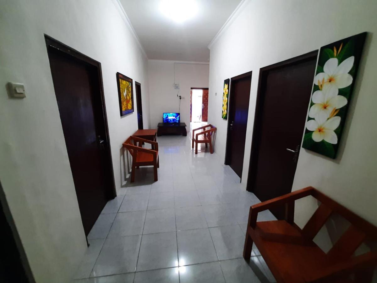 999 Khs Homestay ギリマヌク エクステリア 写真
