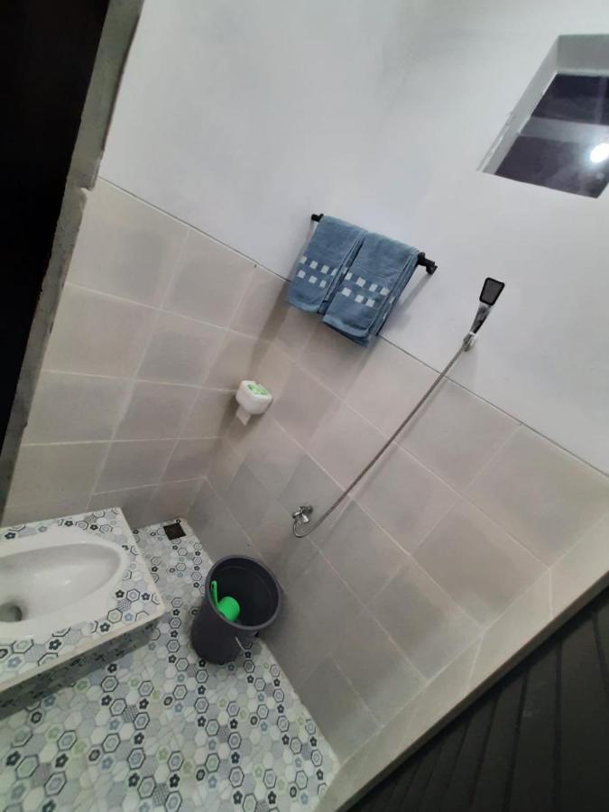 999 Khs Homestay ギリマヌク エクステリア 写真