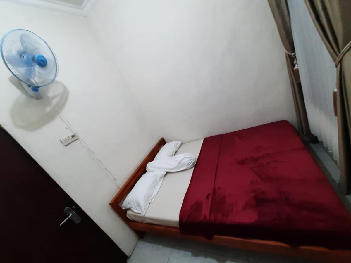 999 Khs Homestay ギリマヌク エクステリア 写真