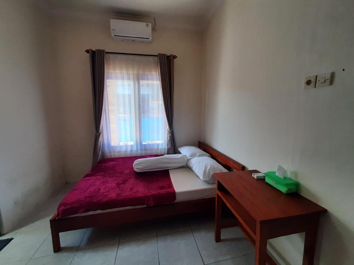 999 Khs Homestay ギリマヌク エクステリア 写真
